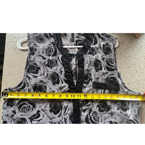 Maurice sleeveless blouse - Picture 2 of 6